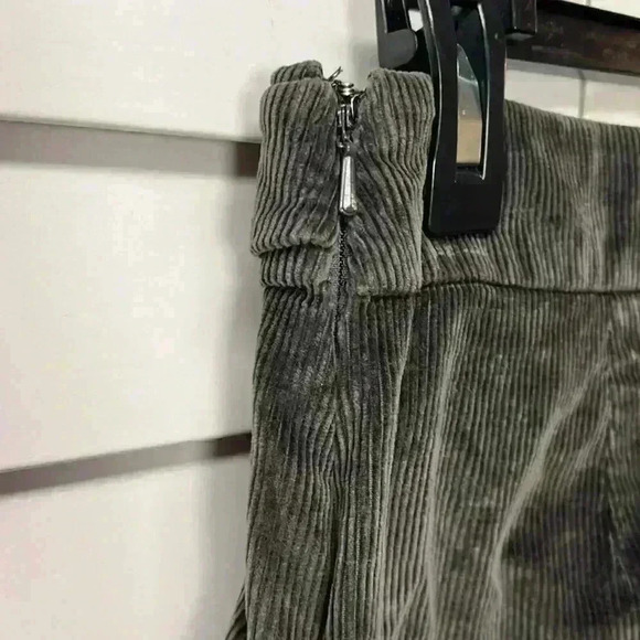 Banana Republic Corduroy Stretch Mini Skirt Size 2 Gray - Picture 5 of 6
